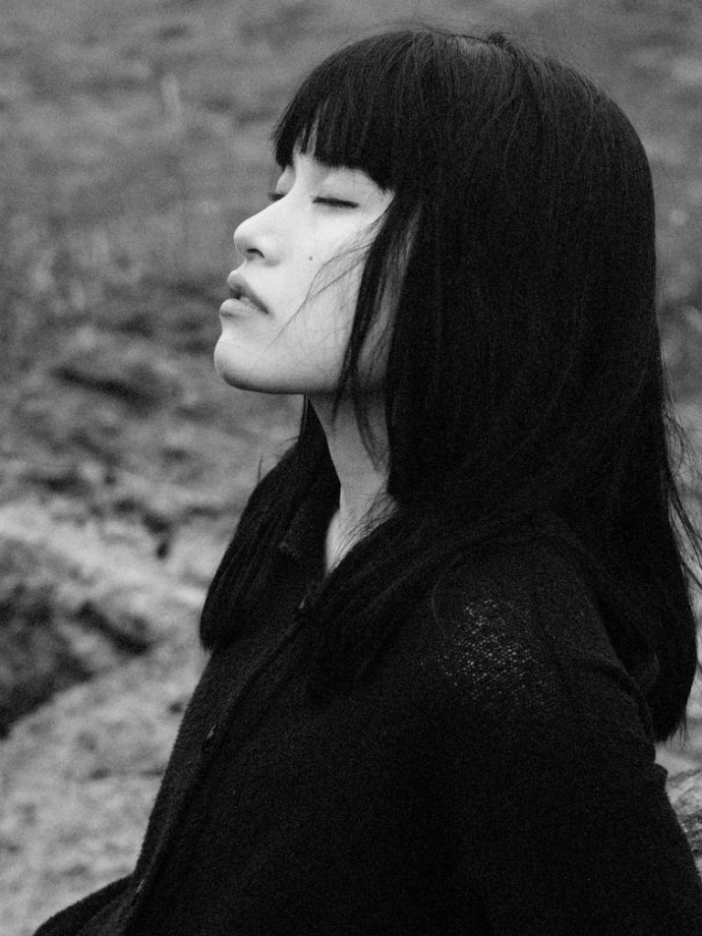佐藤璃果とはどのような人物か